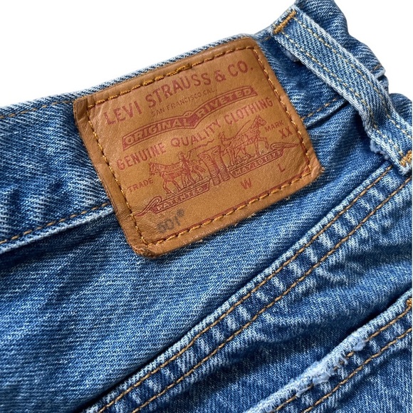 Levi’s 501 Cutoff Denim Shorts Size 28 - Picture 2 of 4